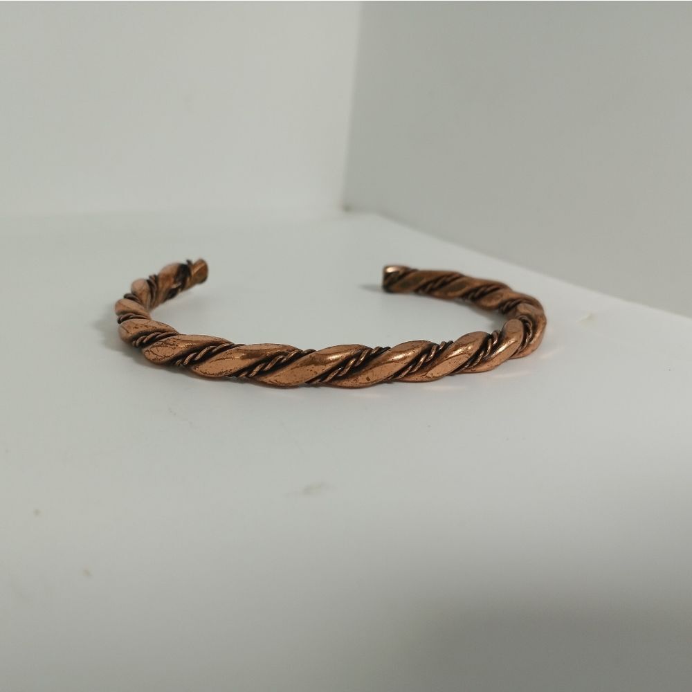 Twisted copper tone bracelet